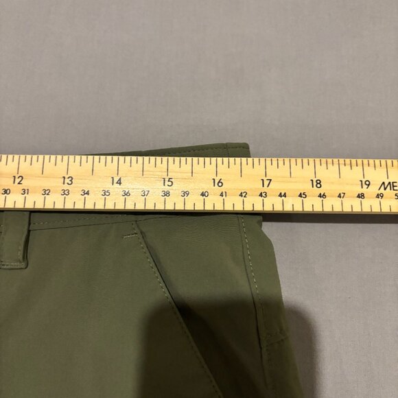 Oakley Shorts 33 33x10 Olive Green Flat Front Casual Lightweight Outdoor - Picture 4 of 7